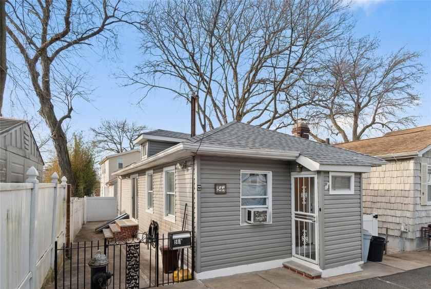 Step into the serene Co-op community of Edgewater Park, in - Beach Home for sale in Bronx, New York on Beachhouse.com