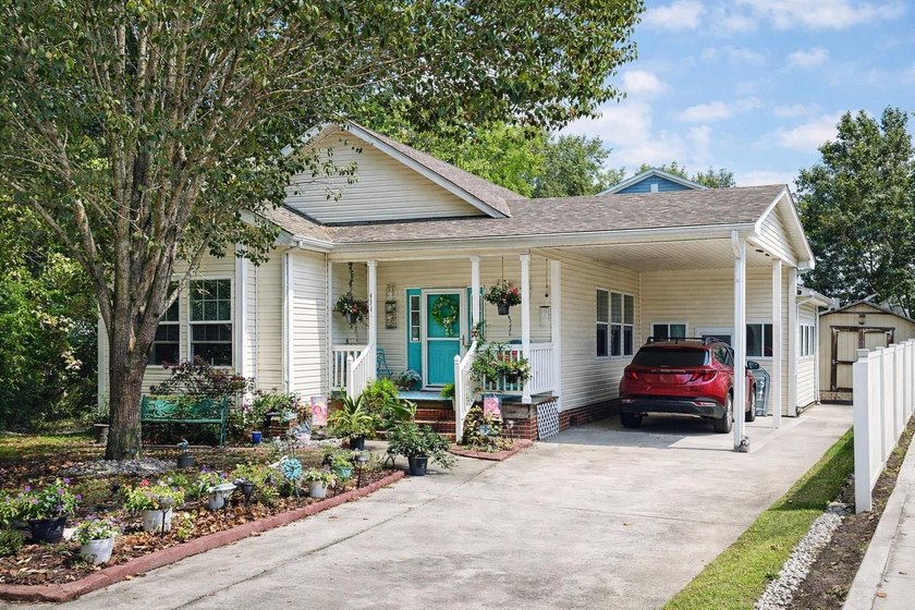 With no HOA, you maintain the ability to store a boat, RV, golf - Beach Home for sale in Little River, South Carolina on Beachhouse.com