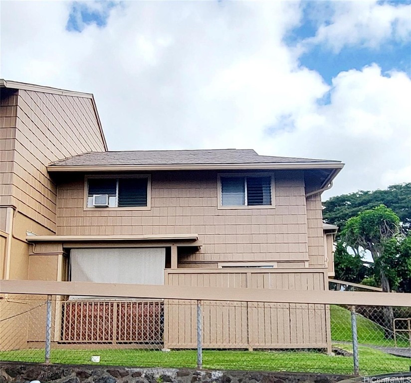 Welcome to one of Pearl City's most convenient locations.  This - Beach Townhome/Townhouse for sale in Pearl City, Hawaii on Beachhouse.com