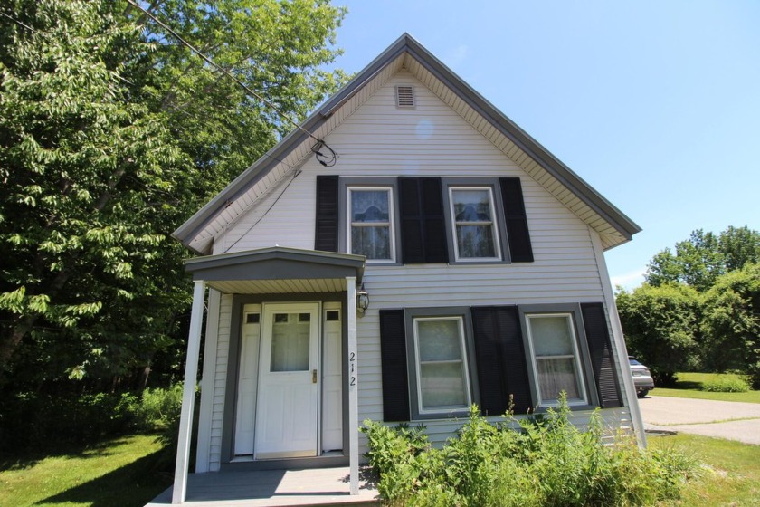 Here's a wonderful New Englander, offered for the first time in - Beach Home for sale in Northport, Maine on Beachhouse.com