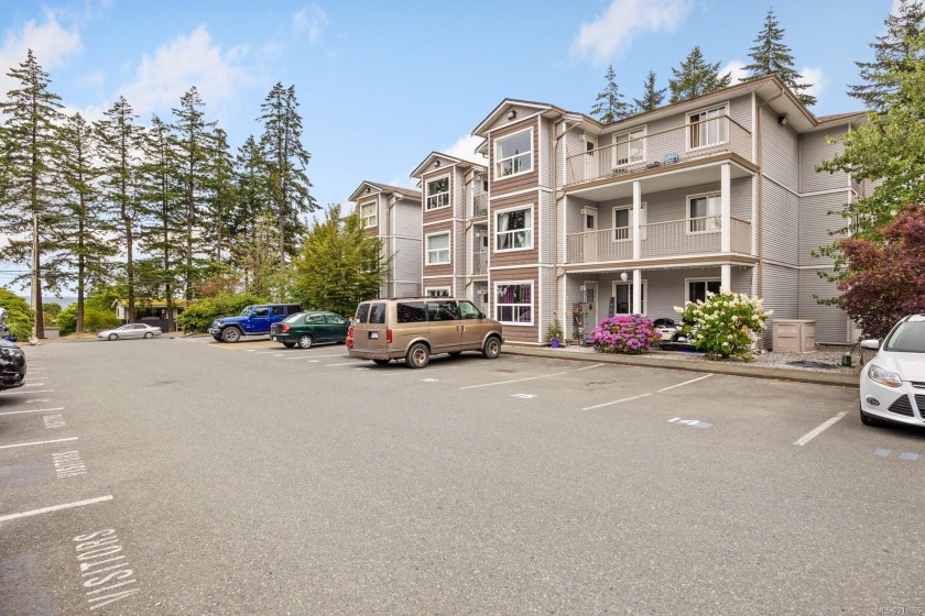 Located in beautiful Campbell River, this bright and well-kept - Beach Condo for sale in Campbell River,  on Beachhouse.com