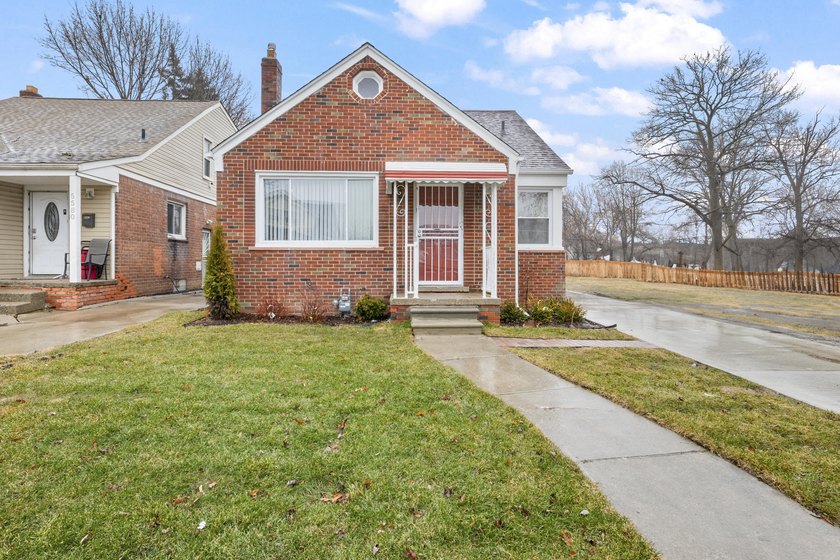 Welcome to this beautifully updated 3-bedroom, 1-bath home - Beach Home for sale in Detroit, Michigan on Beachhouse.com