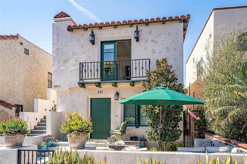 This fully remodeled Spanish-style duplex presents a rare - Beach Townhome/Townhouse for sale in Long Beach, California on Beachhouse.com