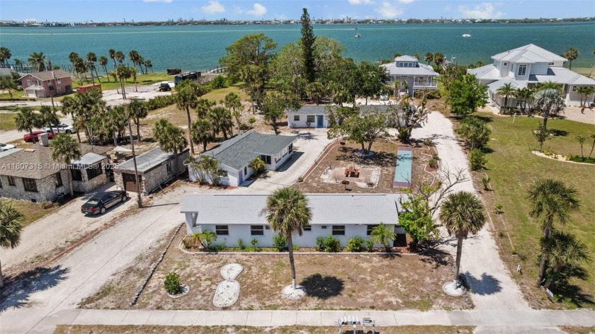 Prime Gulf Coast investor opportunity--price-reduced 6-unit - Beach Commercial for sale in Englewood, Florida on Beachhouse.com