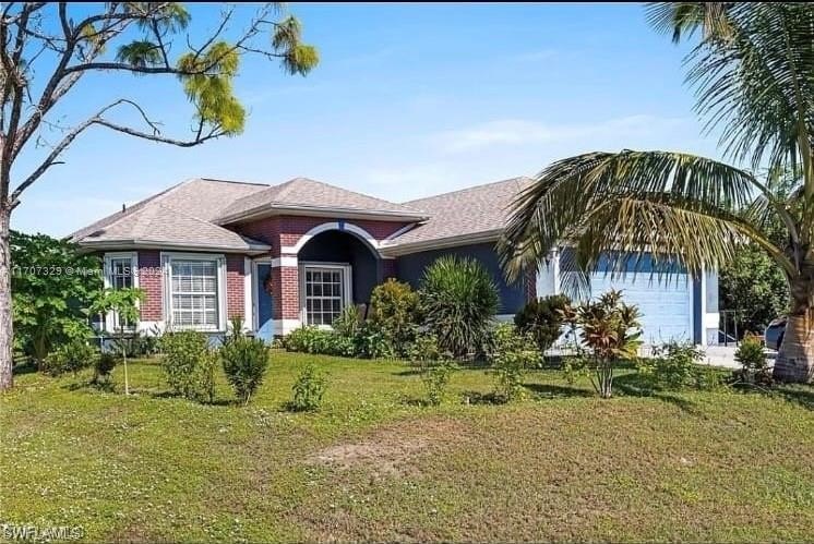 THIS IS IT! 3 bedrooms 2 bath 2 car garage, dead end street - Beach Home for sale in Lehigh Acres, Florida on Beachhouse.com