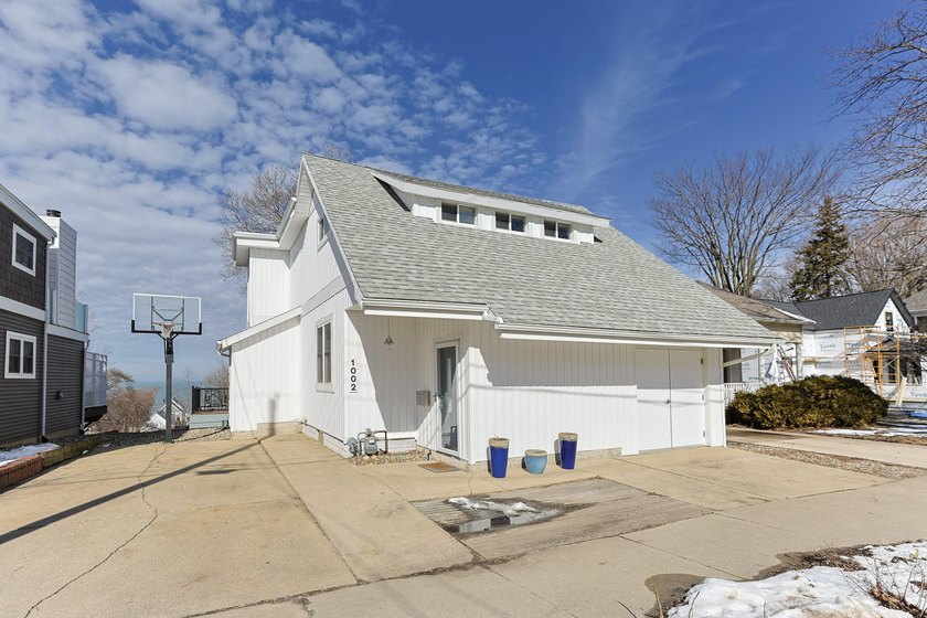 Beautifully situated on the bluff overlooking Lake Michigan - Beach Home for sale in Saint Joseph, Michigan on Beachhouse.com