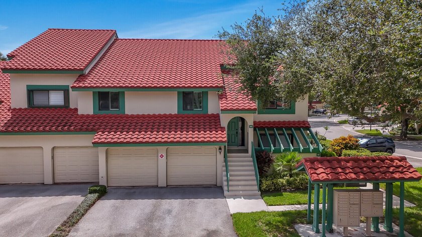 Welcome to this beautifully renovated 3BR/2BA condo in the - Beach Condo for sale in Palm Beach Gardens, Florida on Beachhouse.com