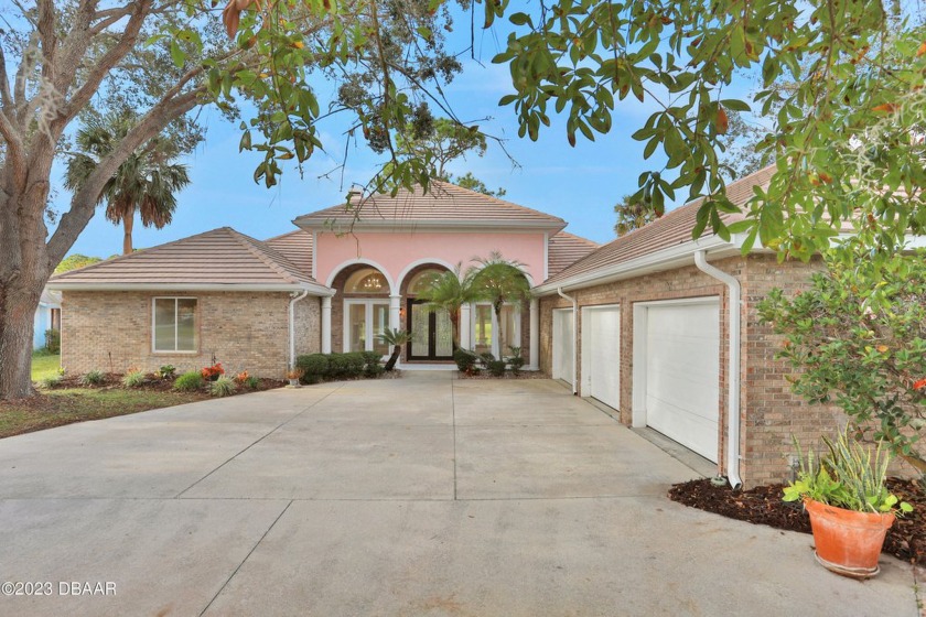 STUNNING 3 bedroom, 2.5 bath, 3 car garage home located in the - Beach Home for sale in Daytona Beach, Florida on Beachhouse.com