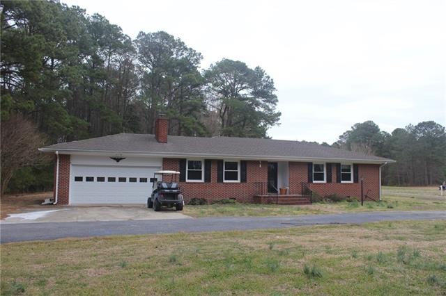 WELL MAINTAINED BRICK RANCH ON JUST OVER AN ACRE. HARDWOOD - Beach Home for sale in New Point, Virginia on Beachhouse.com