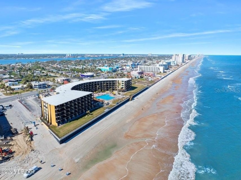 Under contract-accepting backup offers. SELLER MOTIVATED! The - Beach Condo for sale in Daytona Beach, Florida on Beachhouse.com
