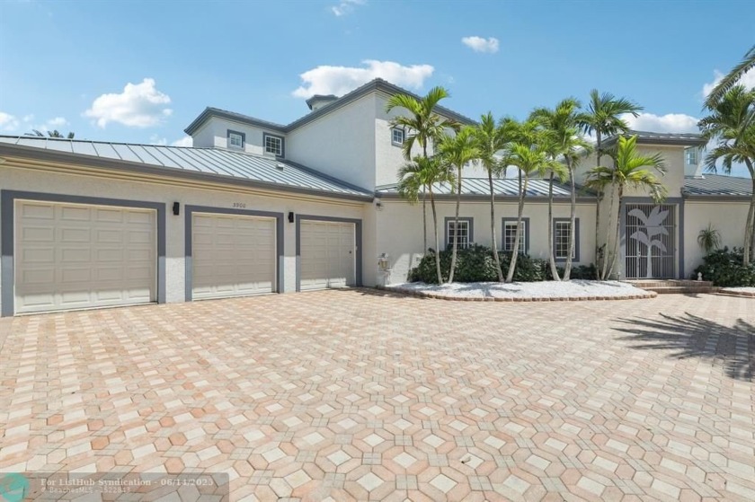 285 Feet of waterfront!! Ocean Access Point Lot with NO FIXED - Beach Home for sale in Lighthouse Point, Florida on Beachhouse.com