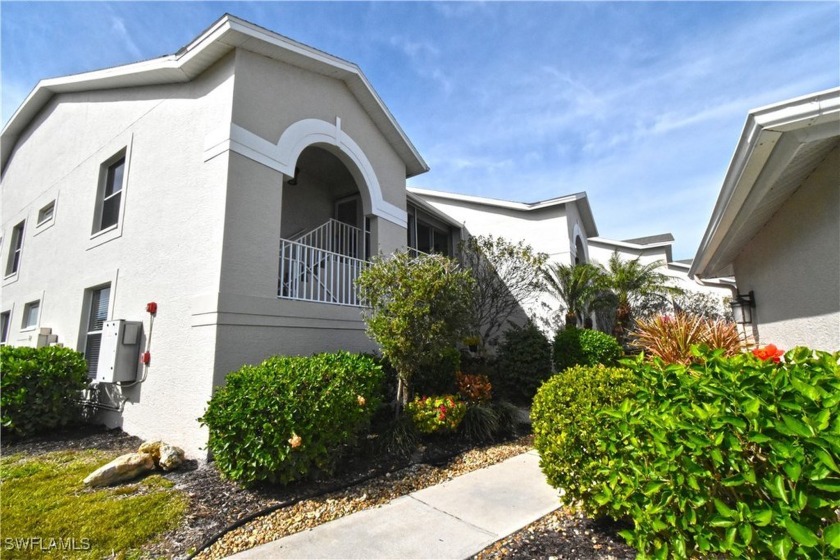 Rare end unit on Hickory Hill Ct!! From the front east facing - Beach Condo for sale in Fort Myers, Florida on Beachhouse.com