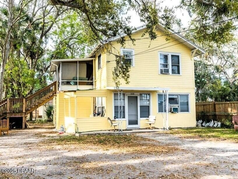 Discover a fantastic investment opportunity with this centrally - Beach Townhome/Townhouse for sale in Daytona Beach, Florida on Beachhouse.com