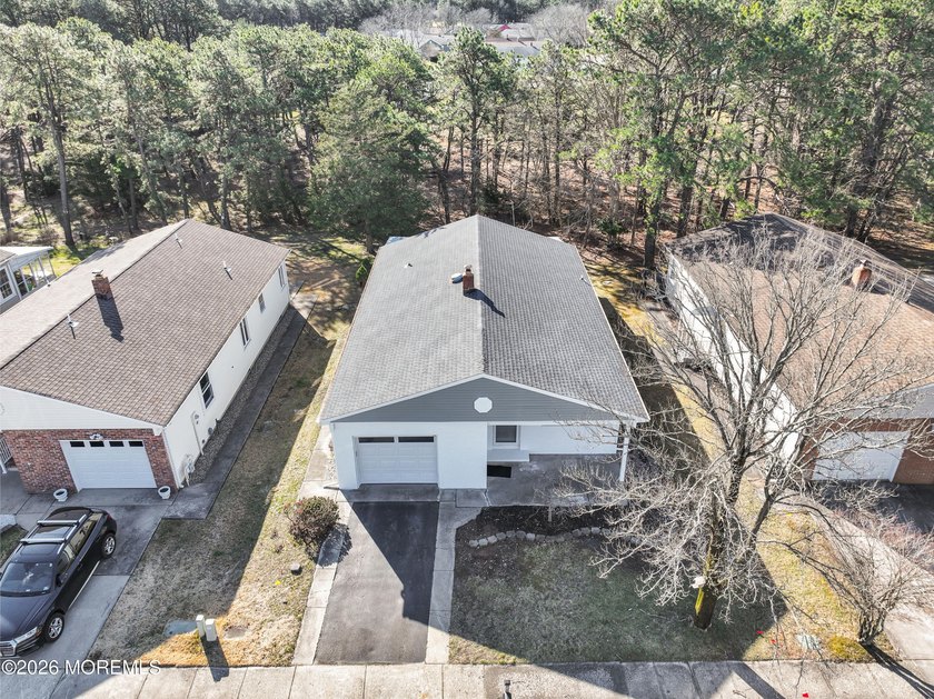 Beautiful Lakeview with a private wooded backyard in HC South - Beach Home for sale in Toms River, New Jersey on Beachhouse.com
