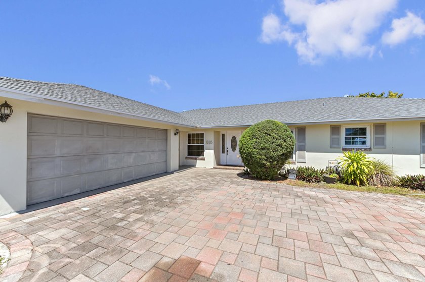 BEST LOCATION | NO HOA | Spacious 4/2 (1,867 sf) single family - Beach Home for sale in Boynton Beach, Florida on Beachhouse.com