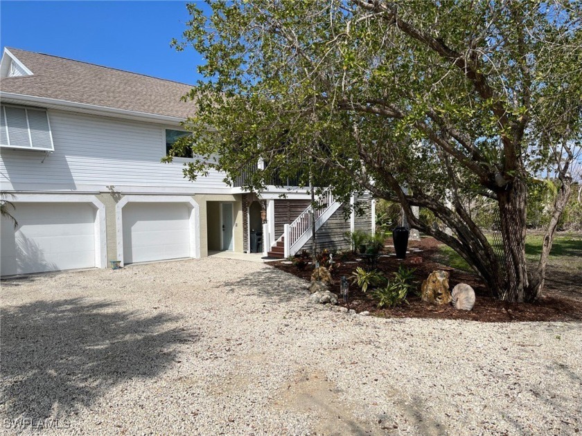 Your perfect Island getaway only minutes to the white sands of - Beach Home for sale in Sanibel, Florida on Beachhouse.com