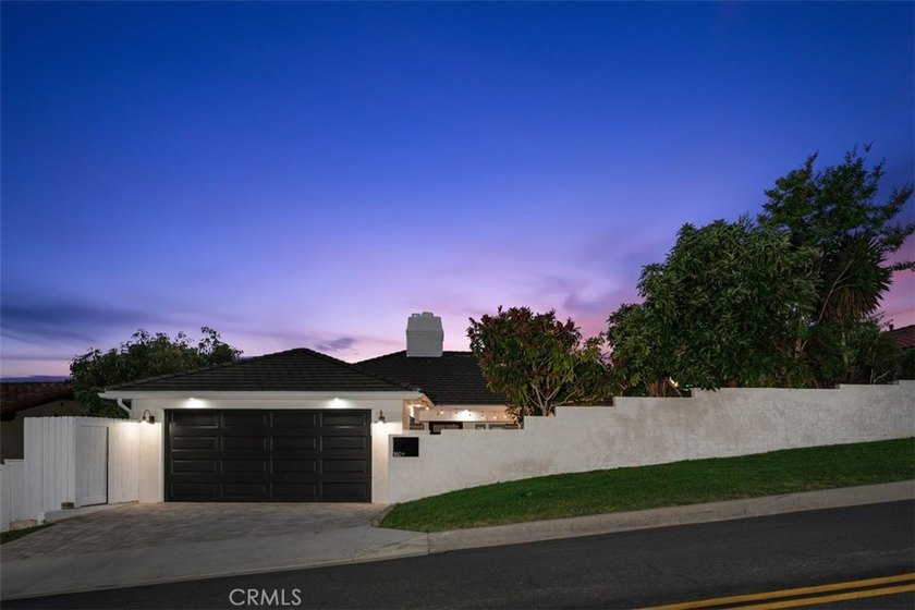 THIS HOME IS LISTED FOR SALE BY TERRY HARNER OF GREENTREE - Beach Home for sale in Palos Verdes Estates, California on Beachhouse.com