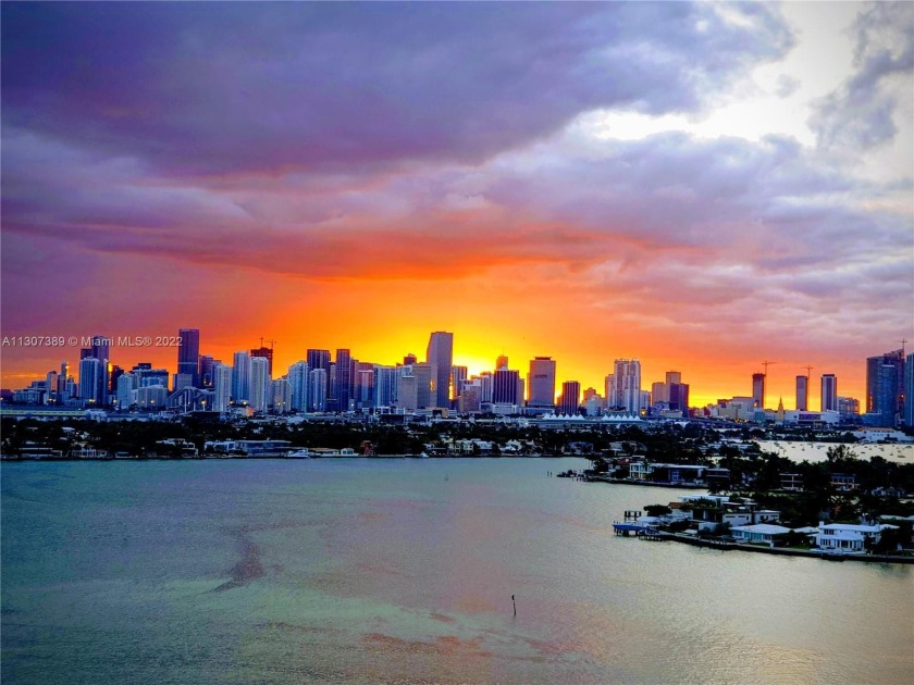 Spectacular 2 bedrooms and 2 bathrooms with stunning views of - Beach Condo for sale in Miami  Beach, Florida on Beachhouse.com