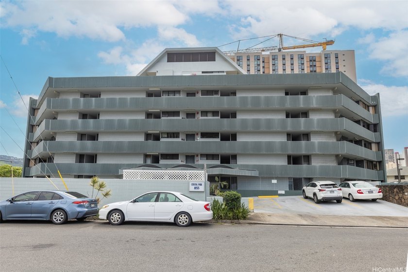 BACK ON THE MARKET. Turnkey and move-in ready. Unit has remained - Beach Condo for sale in Honolulu, Hawaii on Beachhouse.com