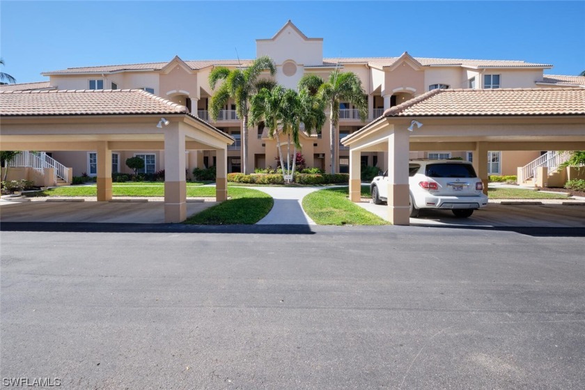 Top floor 3 bedroom Golf Village condo. Vaulted ceilings and - Beach Condo for sale in Fort Myers, Florida on Beachhouse.com