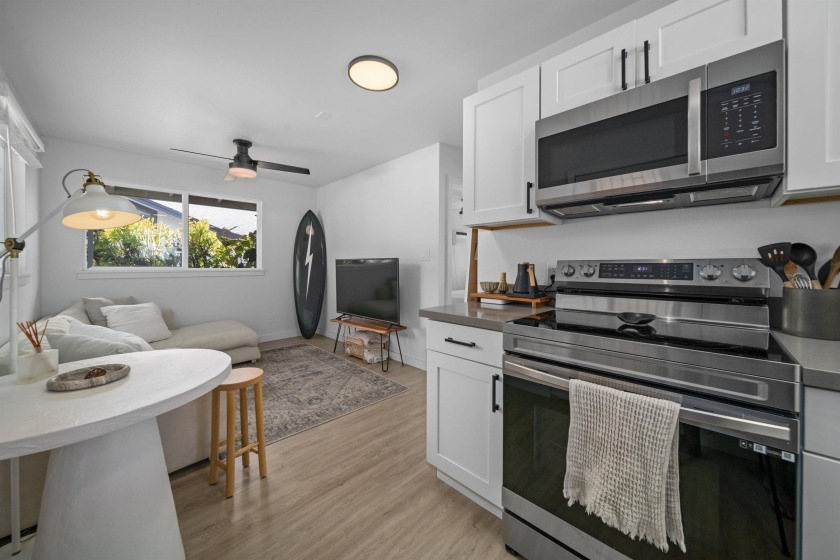 Discover the charm of this cozy two-bedroom, one-bathroom - Beach Home for sale in Wailuku, Hawaii on Beachhouse.com