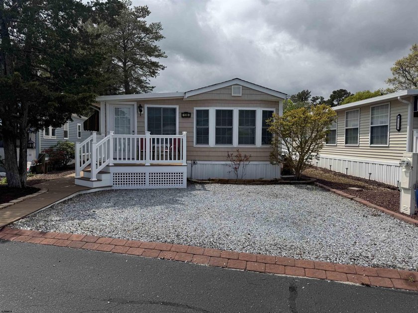 Located in Bayberry Cove, Marmora, NJ.  This well maintained - Beach Home for sale in Marmora, New Jersey on Beachhouse.com
