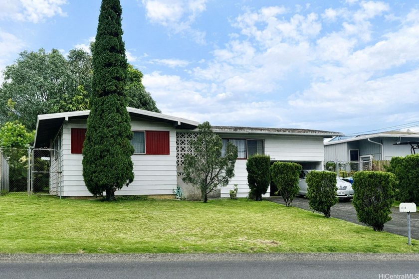 Fabulous location. Original condition. Tons of potential - Beach Home for sale in Kaneohe, Hawaii on Beachhouse.com
