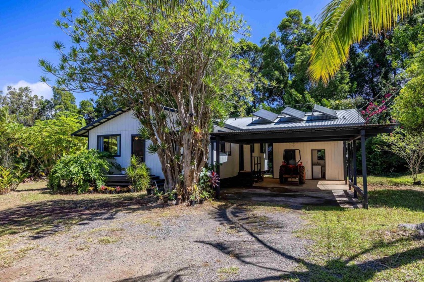 Discover your slice of country living with this delightful 3 - Beach Home for sale in Haiku, Hawaii on Beachhouse.com