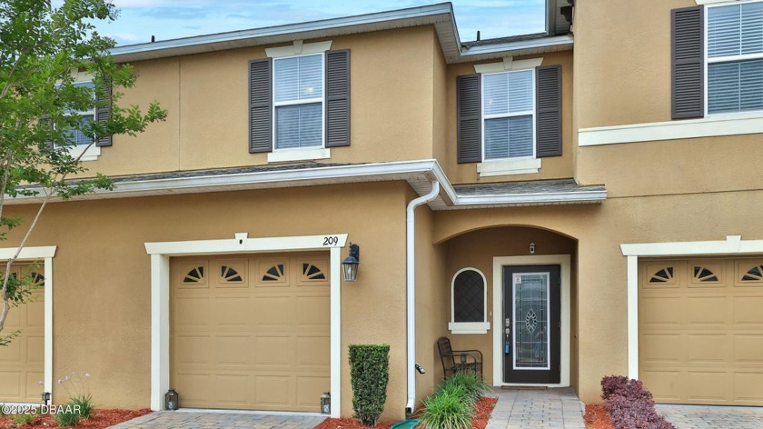 Discover your dream home with this move-in ready townhome in the - Beach Townhome/Townhouse for sale in Daytona Beach, Florida on Beachhouse.com