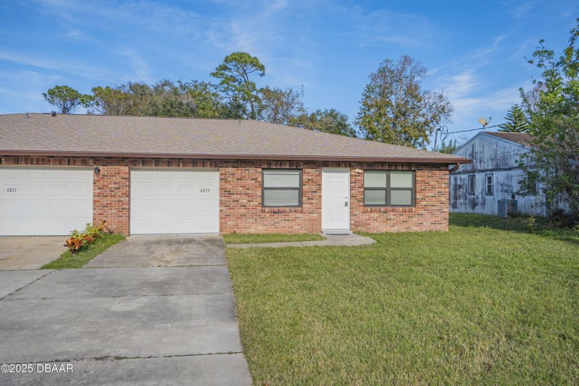 Welcome to this charming 2-bedroom, 2-bathroom home offers a - Beach Home for sale in Port Orange, Florida on Beachhouse.com