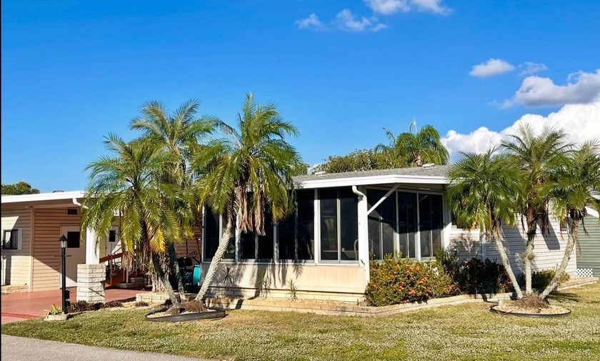 SPACIOUS 2BD, 2BA w/Side-by-Side parking on Large Corner Lot in - Beach Home for sale in Bradenton, Florida on Beachhouse.com