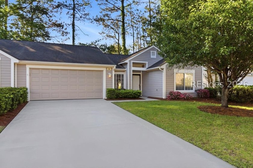 Enjoy low maintenance living in Sun City with this spacious - Beach Home for sale in Bluffton, South Carolina on Beachhouse.com
