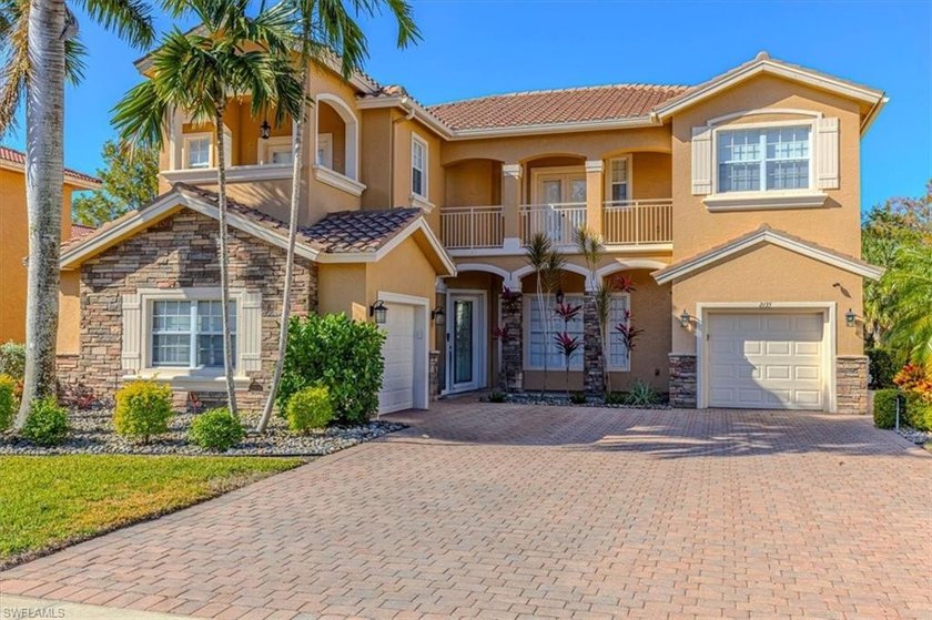 This beautifully maintained 4-bed plus den, 4-bath residence in - Beach Home for sale in Naples, Florida on Beachhouse.com