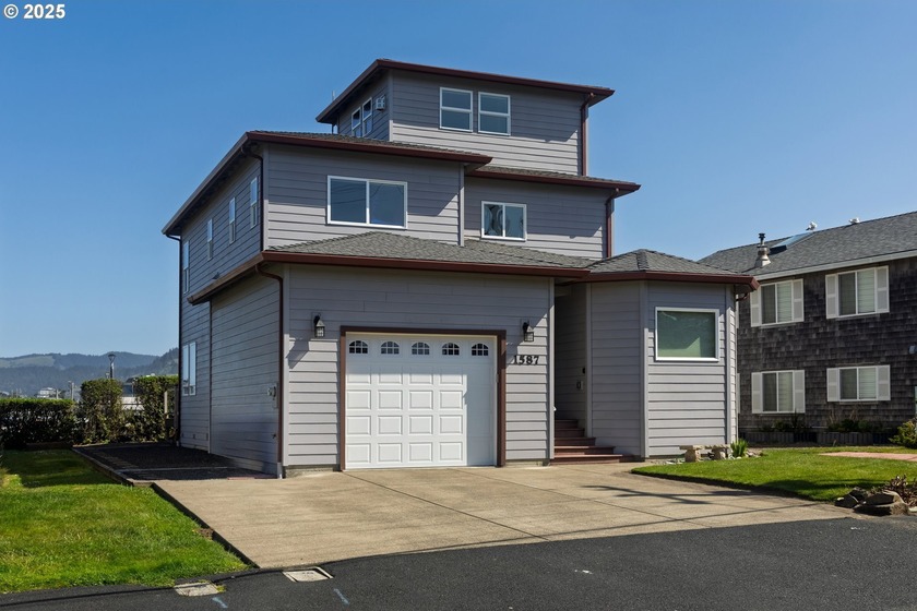 Oceanview Coastal Retreat - Lincoln City Living at Its Best! - Beach Home for sale in Lincoln City, Oregon on Beachhouse.com