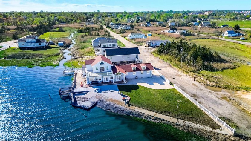 Rare Waterfront Opportunity at 333 Oakland Ave--offered at a - Beach Home for sale in Pleasantville, New Jersey on Beachhouse.com