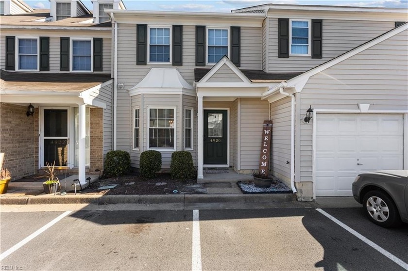 Welcome Home. This home has been meticulously kept with features - Beach Townhome/Townhouse for sale in Virginia Beach, Virginia on Beachhouse.com