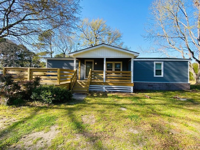 Brand new siding and deck! Enjoy extra seating at the butcher - Beach Home for sale in Powells Point, North Carolina on Beachhouse.com