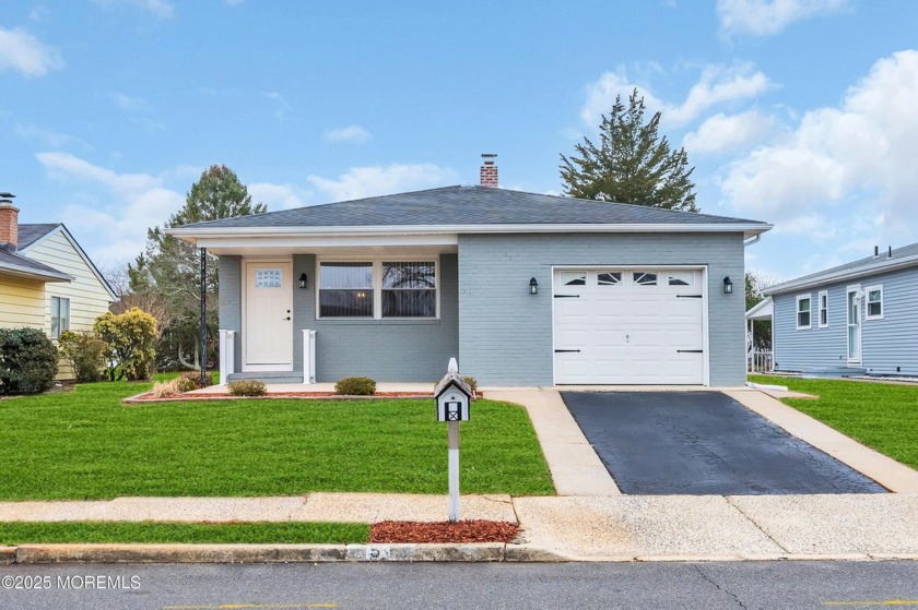 This beautiful Lakeview model home was remodeled in 2023 with a - Beach Home for sale in Toms River, New Jersey on Beachhouse.com