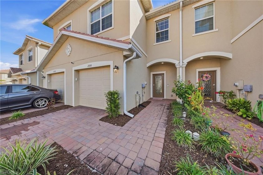 This beautifully maintained 3-bedroom, 2.5-bath townhouse with a - Beach Townhome/Townhouse for sale in Naples, Florida on Beachhouse.com