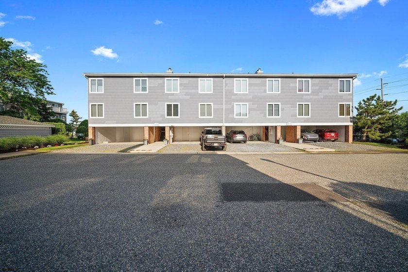 Welcome to your bayside retreat at the Blue Water condo. This - Beach Condo for sale in Ocean City, New Jersey on Beachhouse.com