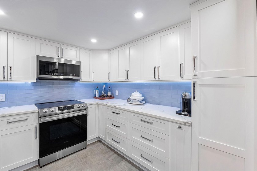 Welcome to Opal Tower in the Heart of Hillsboro Beach! Such an - Beach Condo for sale in Hillsboro Beach, Florida on Beachhouse.com