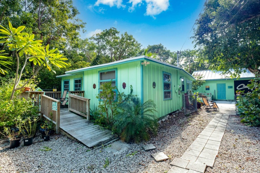 Charming and well-maintained Keys bungalow situated on an - Beach Home for sale in Key Largo, Florida on Beachhouse.com