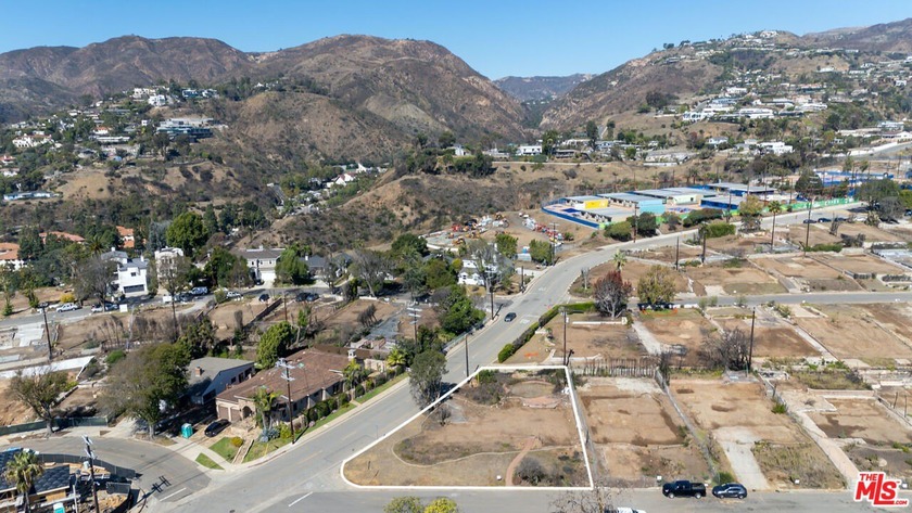 Prime 9,239 SF flat corner lot located in lower Marquez Knolls - Beach Lot for sale in Pacific Palisades, California on Beachhouse.com