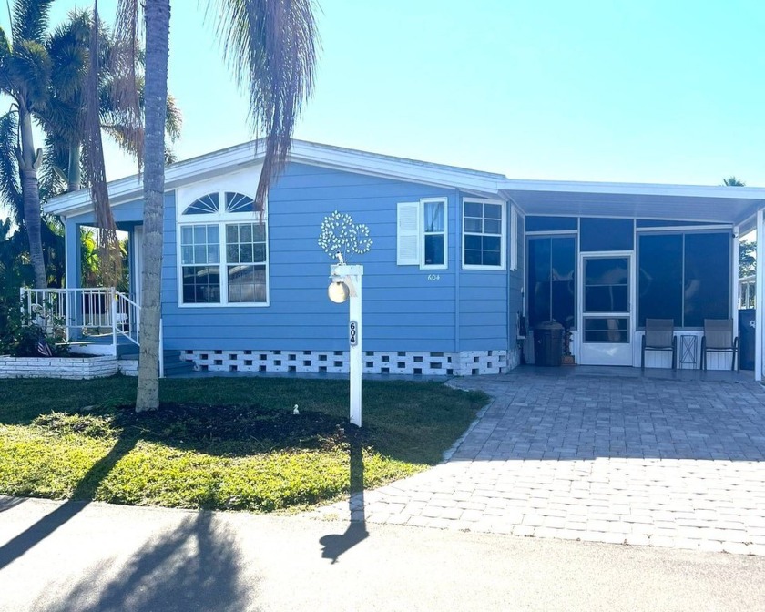 In IMMACULATE condition, this 56? x 24? home features an open - Beach Home for sale in Palmetto, Florida on Beachhouse.com