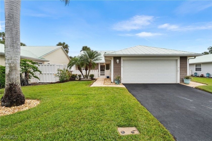 This 3 Bedroom 2-1/2 Bath Detached Villa w/ 2 car garage has - Beach Home for sale in Fort Myers, Florida on Beachhouse.com