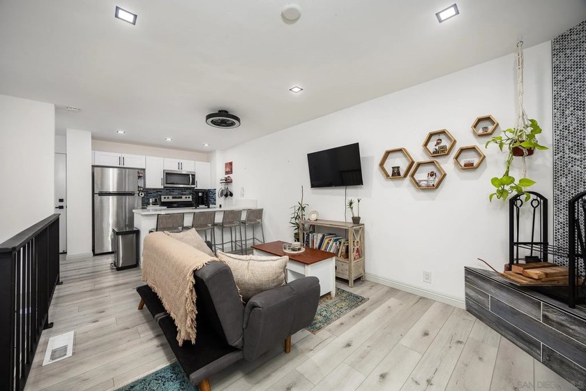 Completely updated Point Loma townhouse is situated in an ideal - Beach Condo for sale in San Diego, California on Beachhouse.com