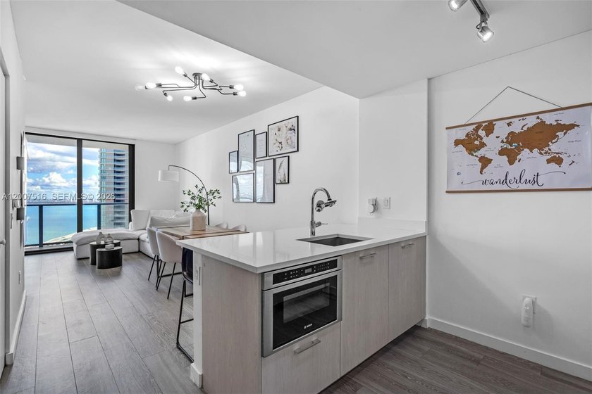 This Edgewater luxurious waterfront condo offers breathtaking - Beach Condo for sale in Miami, Florida on Beachhouse.com