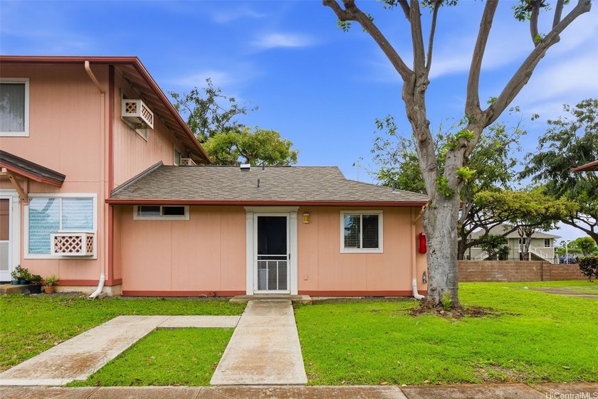 Welcome to this cozy 1-bedroom, 1-bath, single-level end-unit in - Beach Condo for sale in Kapolei, Hawaii on Beachhouse.com