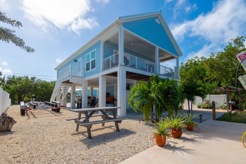 15,000 BOAT LIFT and terrific oceanside boating... here's your - Beach Home for sale in Ramrod Key, Florida on Beachhouse.com