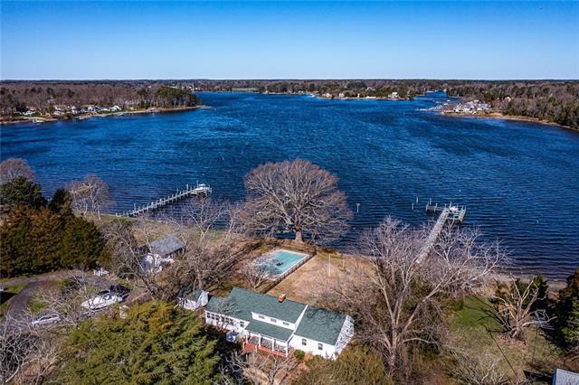 This 2.52 acre waterfront property is ideal for anyone looking - Beach Home for sale in Reedville, Virginia on Beachhouse.com